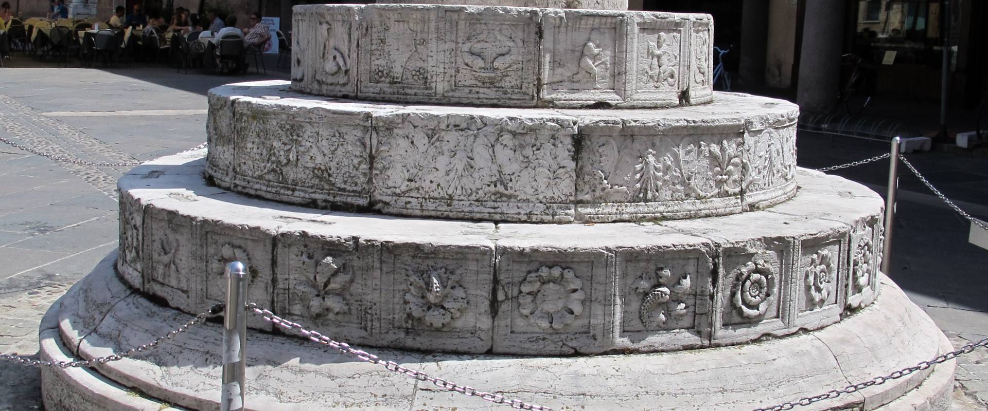 Ravenna, piazza del popolo, colonne di pietro lombardo, 1483, 01 foto di Sailko